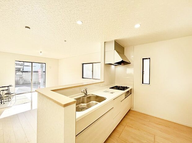 料理をしながらでもご家族との会話を楽しめる対面キッチン