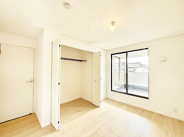 使いやすい形でベットや家具の置き方にも困ることもありません。   