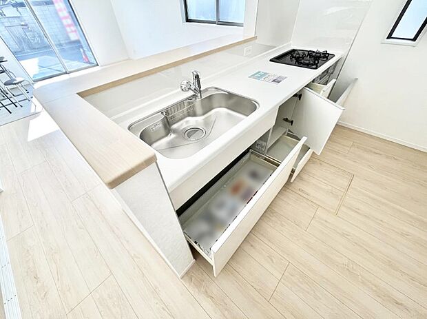 使いやすさを優先したスライド式収納タイプ！