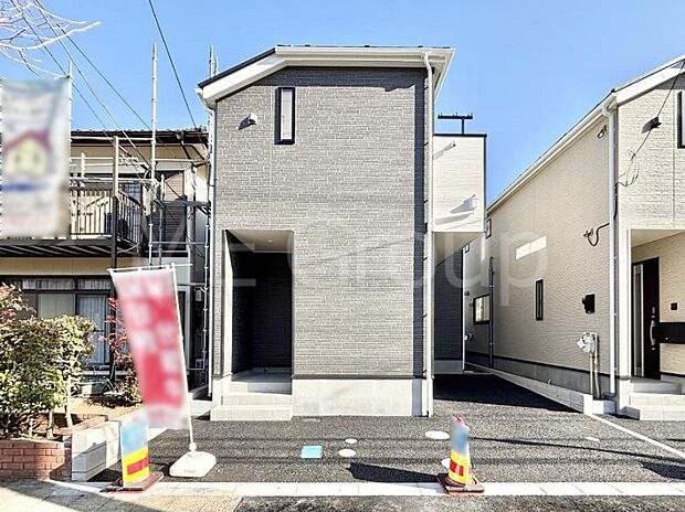 ◆1号棟◆〜Exterior〜　一戸建ての大きなメリットは、自分達の「土地」を「自由に」使える事です。ガーデニングやＤＩＹ，車やバイクの趣味など様々な用途で利用できます。