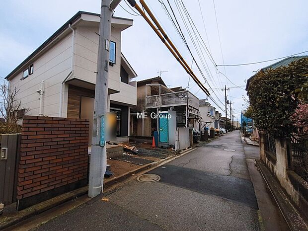 ~Exterior~ 前面道路は閑静な住宅地をはしる車通りの少ない道路。駐車の出し入れもらくらくです!ご不明点・現地見学のご希望は、お気軽にお問い合わせください!