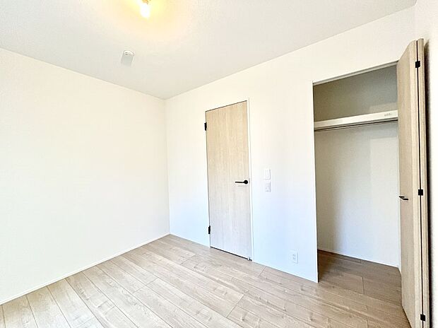 〜Bed Room〜　部屋数が多いのが戸建てのメリットです。ご家族が増えたことで手狭に感じていた住まいも戸建てでは各居室プライバシーを保つことができます。住まいにゆとりが生まれ心もリラックスできます♪