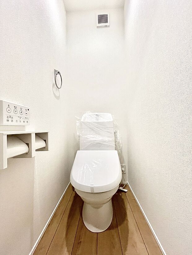 〜Toilet〜　綺麗・スッキリ・快適なウォシュレット付トイレでくつろげる空間です。トイレは毎日使わざるを得ないもの。いつも清潔を保ちたいですね。トイレが2ヶ所あるので朝の混雑時に便利です！