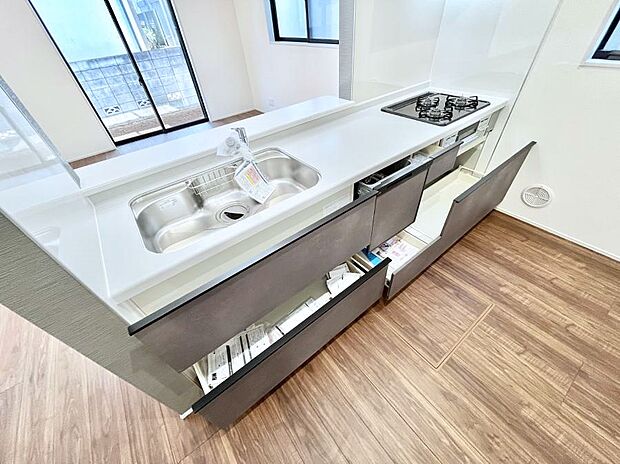 使いやすさを優先したスライド式収納タイプ!