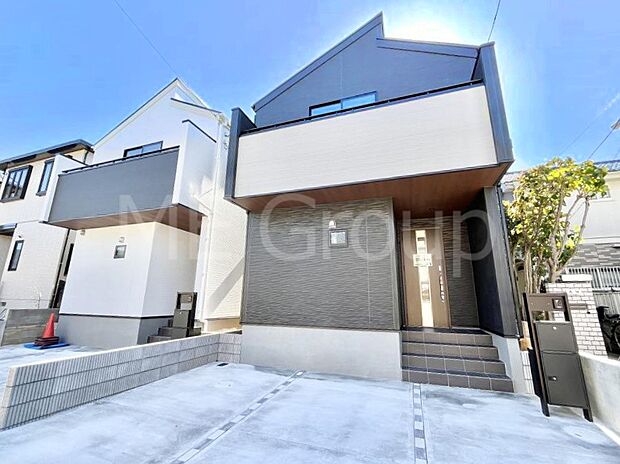 洗練された外観、上質な住空間が広がる室内は永く安心して過ごせる住居です。