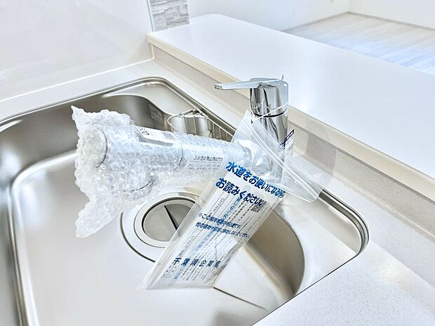 いつでも清潔なおいしいお水を。一つの水栓で水道水と浄水を使い分け。