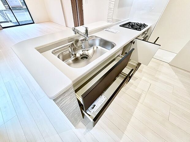 使いやすさを優先したスライド式収納タイプ!