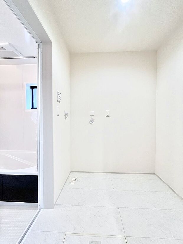 ゆとりの洗面スペースで朝の身支度もラクラク