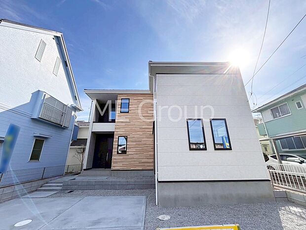 ～Exterior～  閑静な住宅地で子育て家族にピッタリ。  毎日のお散歩も快適な緑に恵まれたエリアで、自然に包まれた穏やかな暮らしを実現するための、ゆとりある住環境が整っています。