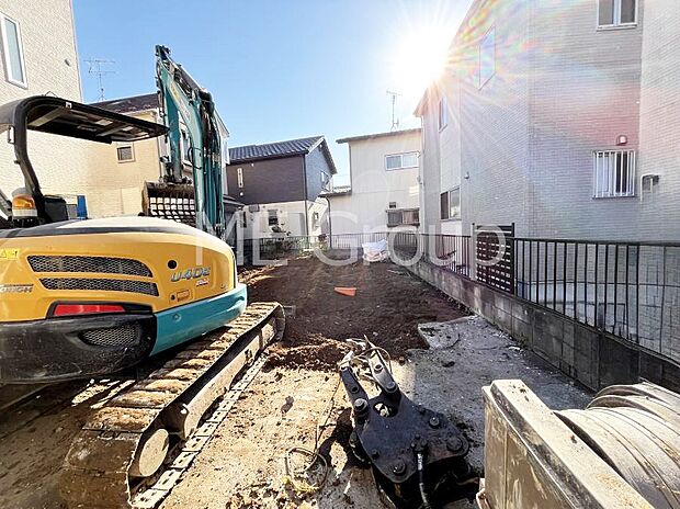 〜Exterior〜　周辺には学校や買物施設もそろい、生活・子育てに適した環境が広がっています。「永住地」として、物件のご見学だけでなく、周辺環境や通学先についてもぜひご相談ください！  