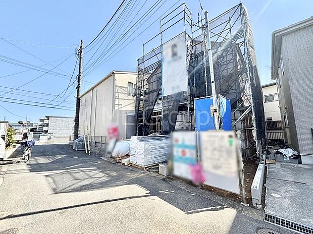 ~Exterior~ 前面道路は閑静な住宅地をはしる車通りの少ない道路。駐車の出し入れもらくらくです!ご不明点・現地見学のご希望は、お気軽にお問い合わせください!