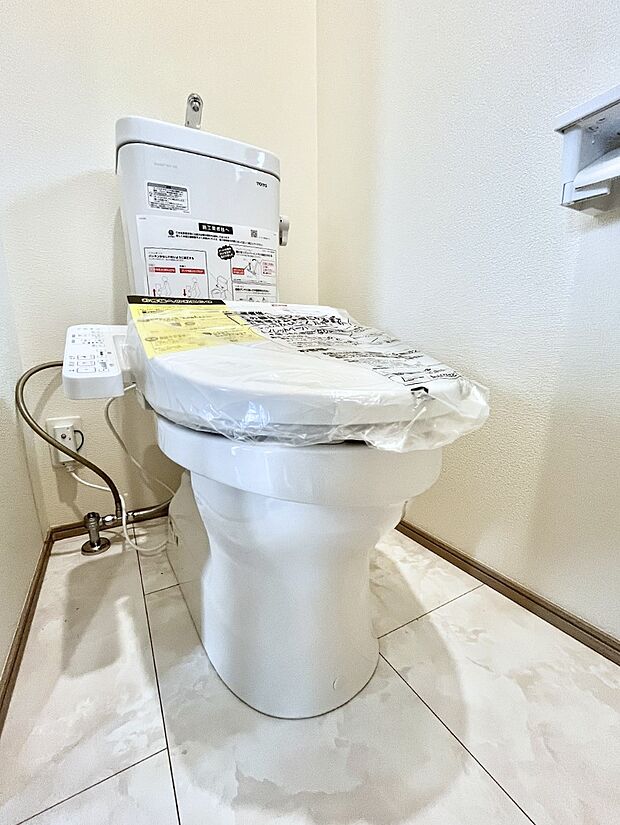 ~Toilet~ 綺麗・スッキリ・快適なウォシュレット付トイレでくつろげる空間です。トイレは毎日使わざるを得ないもの。いつも清潔を保ちたいですね。トイレが2ヶ所あるので朝の混雑時に便利です!