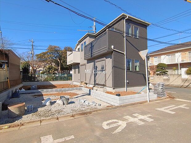 〜Exterior〜 閑静な住宅地で子育て家族にピッタリ。 毎日のお散歩も快適な緑に恵まれたエリアで、自然に包まれた穏やかな暮らしを実現するための、ゆとりある住環境が整っています。