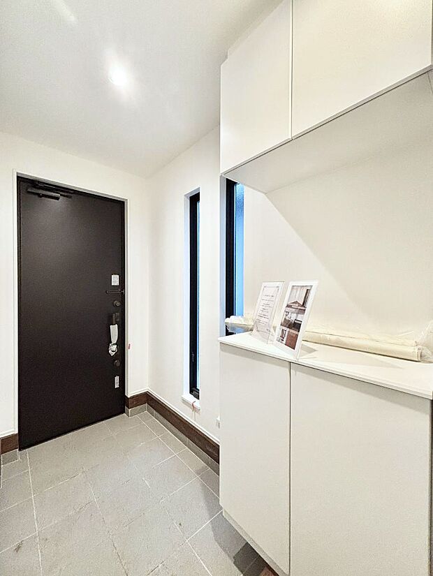 飾り棚を利用して、お越しいただくお客様をおもてなしできます。