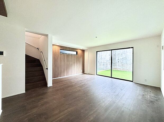 「ただいま」「おかえり」家族とのコミュニケーションが深まるリビングイン階段があります。 