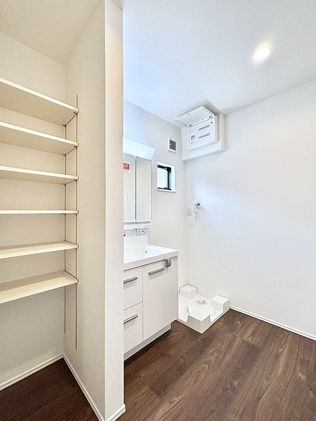 清潔感のある快適空間です。毎日の身支度も気持ち良くお使い頂けます。 