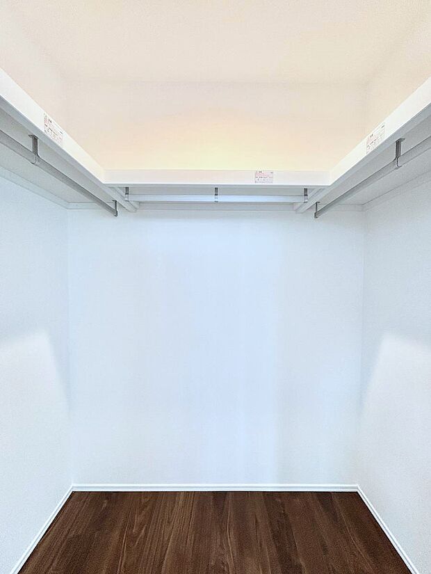 ウォークインクローゼットの活用で生活空間スッキリ