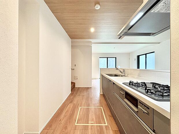 料理をしながらでもご家族との会話を楽しめる対面キッチン