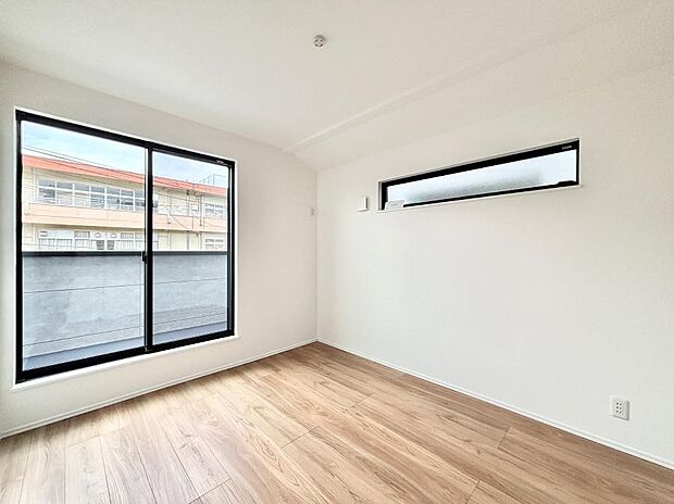 明るいバルコニーサイドに洋室を設置。目覚めの良い寝室に。