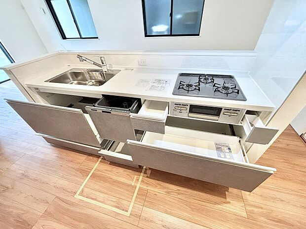 使いやすさを優先したスライド式収納タイプ!