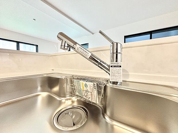 いつでも清潔なおいしいお水を。一つの水栓で水道水と浄水を使い分け。