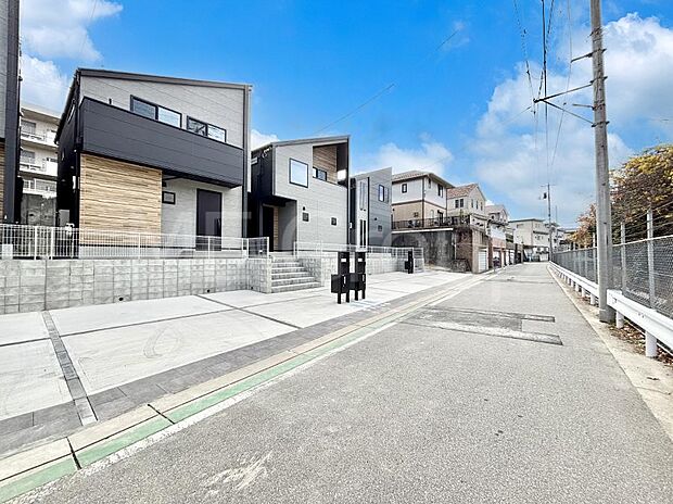 前面道路はきちんと整備されています