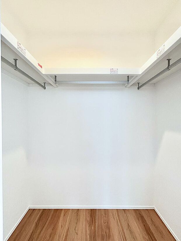 ウォークインクローゼットの活用で生活空間スッキリ