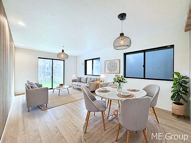 ◆1号棟◆〜Living〜 家族の食事や団らんのほか、子どもを遊ばせたり、友人を招いたりするLDKは住まいの中心。長時間過ごす場所だから、その空間は住まい全体の居心地を左右します。 ※家具はCGです