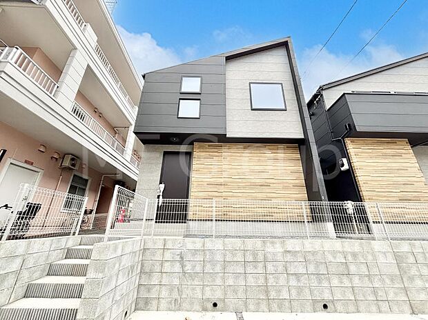 ◆1号棟◆〜Exterior〜 首都圏で憧れのスローライフ♪緑に囲まれた土地は都会の喧騒を忘れられそう。四季を通じて自然と触れ合えるスポットが周辺には盛りだくさん!住みたくなる家。暮らしたい町。