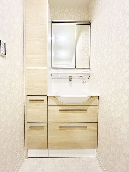 清潔感ある洗面化粧室で朝の身支度も快適