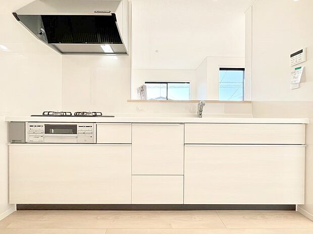 〜Kitchen〜　広くて使いやすいキッチンなら家族でいっしょに料理をつくったり、後片付けも手間なくできちゃいます♪収納もたっぷりあるので、いつもすっきりと清潔な印象を保てます。