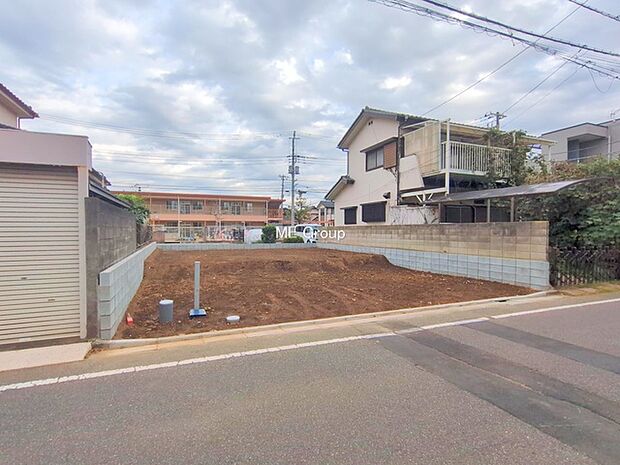 〜Exterior〜　周辺には学校や買物施設もあり生活、子育てに適した環境が広がっています！「永住地」として、物件のご見学だけではなく、周辺の環境や通学できる学校についてもご相談ください！