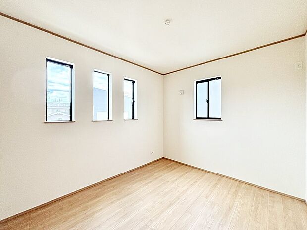 窓からのやさしい光が心地よいプライベートルーム