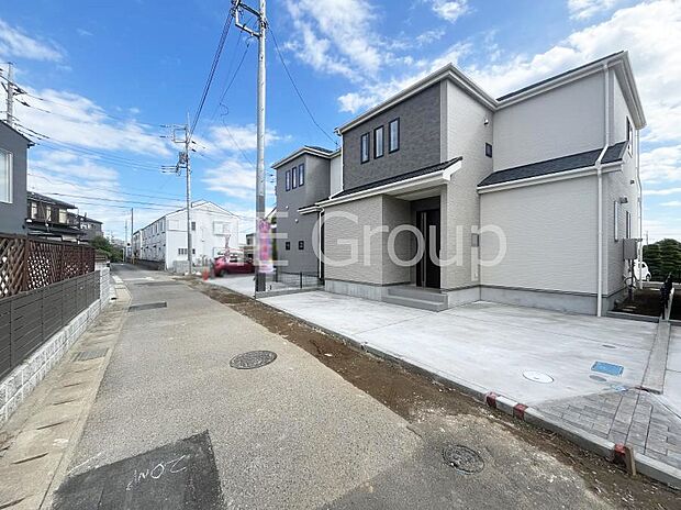 〜Exterior〜 前面道路:北西 3.36m 公道 前面道路は閑静な住宅地をはしる車通りの少ない道路。駐車の出し入れもらくらくです!ご不明点・現地見学のご希望は、お気軽にお問い合わせください!