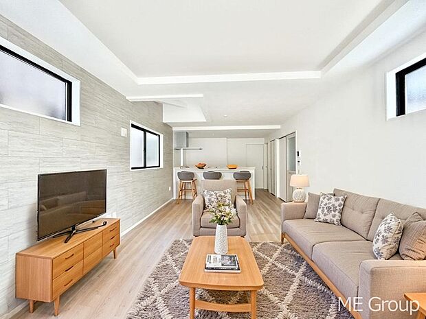 ~Living~ 家族の会話や笑顔が行き交うリビングです。子供が走ってる姿を見ながら、大きなソファやダイニングテーブルでゆったり食事をしたりくつろぎたい♪そんな夢が叶えられる空間です!※家具はCGです