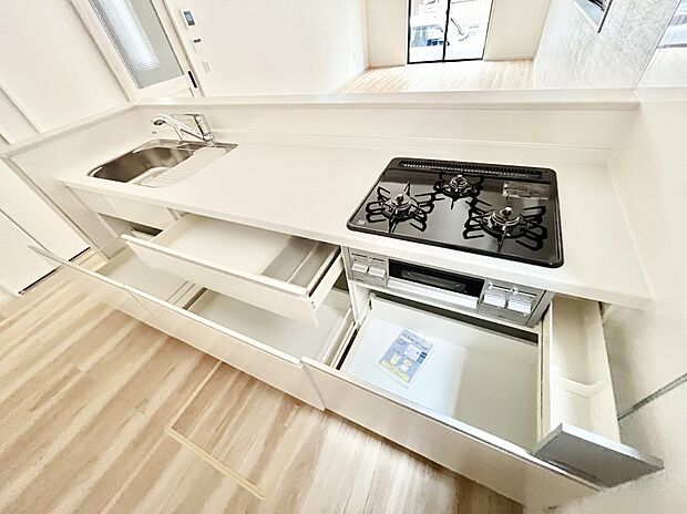 使いやすさを優先したスライド式収納タイプ！