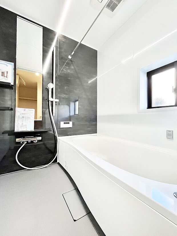 落ち着いた雰囲気でゆっくりお寛ぎいただけるバスルーム