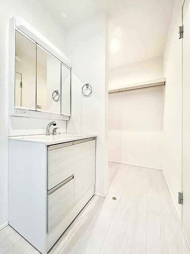 清潔感のある快適空間です。毎日の身支度も気持ち良くお使い頂けます。