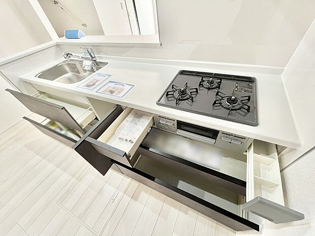 使いやすさを優先したスライド式収納タイプ!