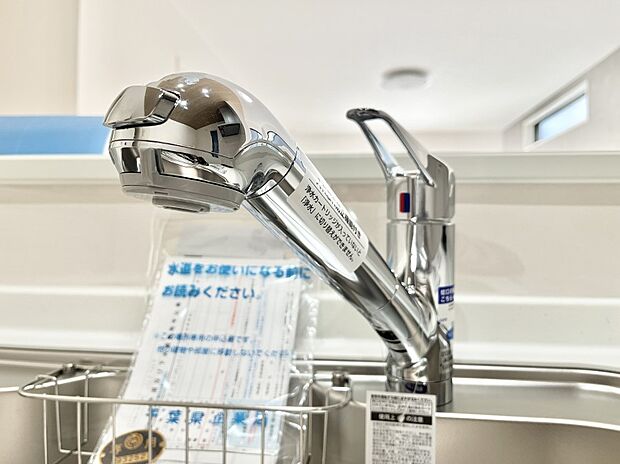 いつでも清潔なおいしいお水を。一つの水栓で水道水と浄水を使い分け。