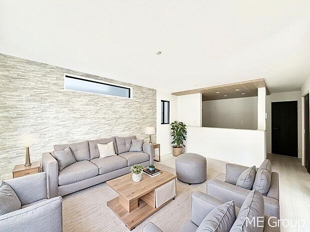 ご家族の賑やかな話し声で包まれる明るいリビング ※家具はCGです