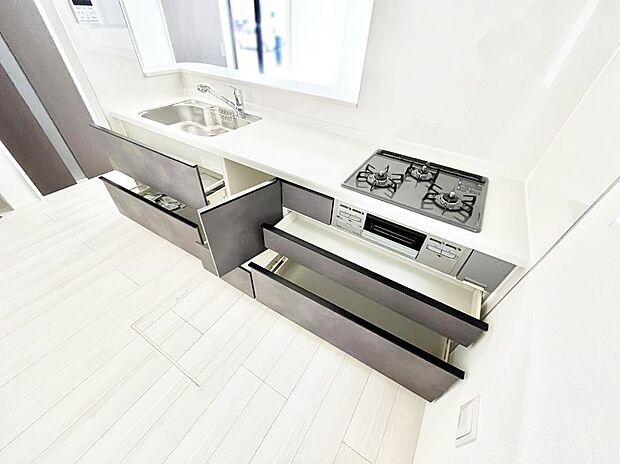 使いやすさを優先したスライド式収納タイプ!