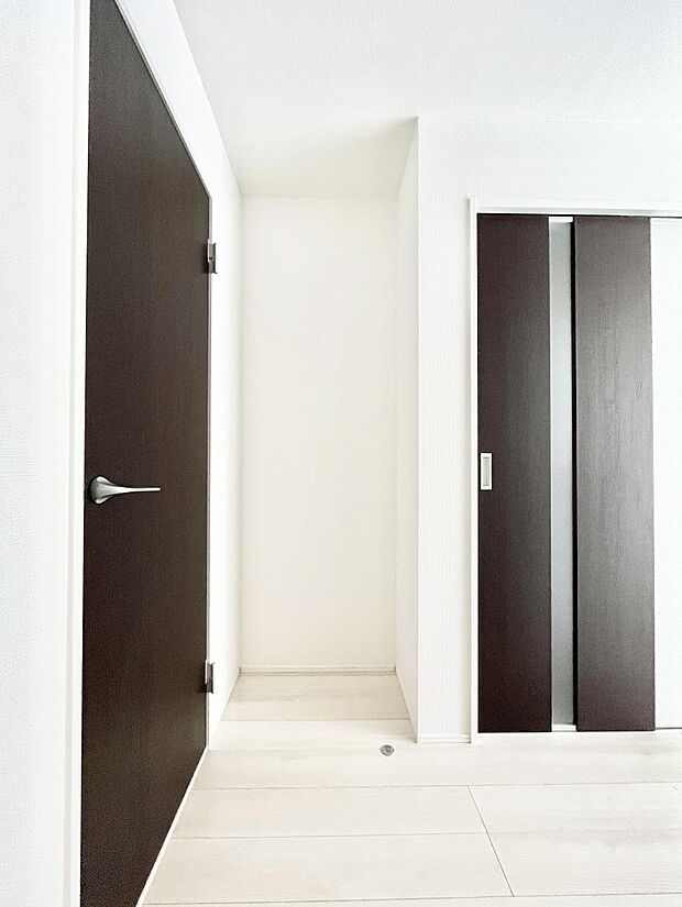 キッチンにはパントリー!食材のストックはもちろん、日用品の収納など使い方はいろいろ!