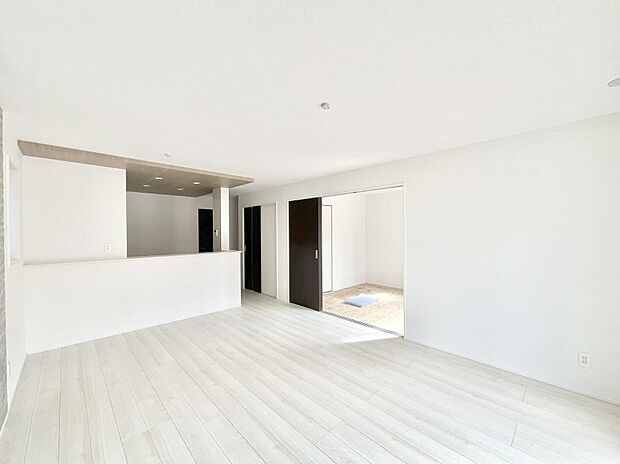 家族の笑顔が自然と生まれてくる、そんな雰囲気のダイニングに仕上がっています。