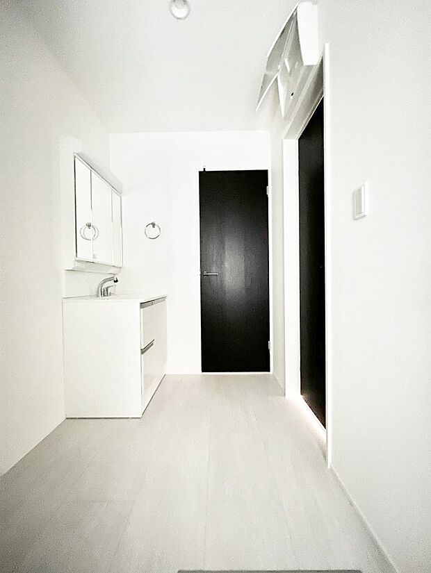 ゆとりの洗面スペースで朝の身支度もラクラク