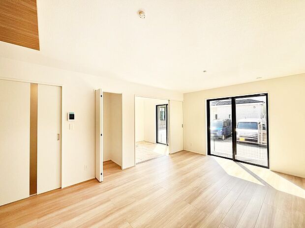 家族の笑顔が自然と生まれてくる、そんな雰囲気のダイニングに仕上がっています。