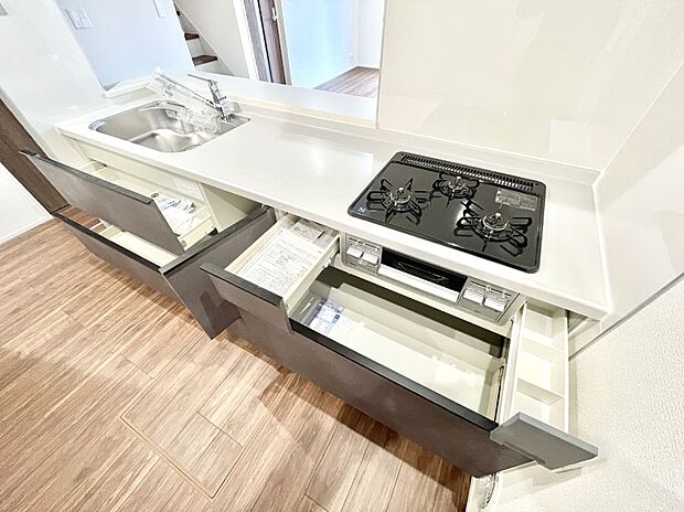 使いやすさを優先したスライド式収納タイプ!