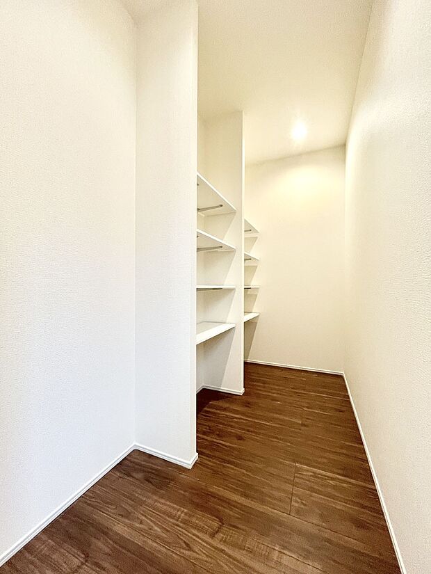 食材のストックはもちろん、日用品の収納など使い方はいろいろ!