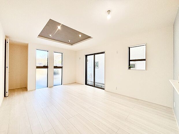 家族団らんの時間も増えそうなくつろぎのリビングダイニング。   