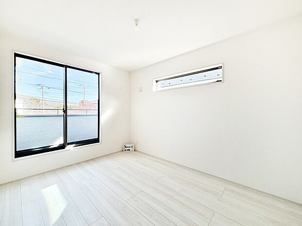 使いやすい形でベットや家具の置き方にも困ることもありません。   